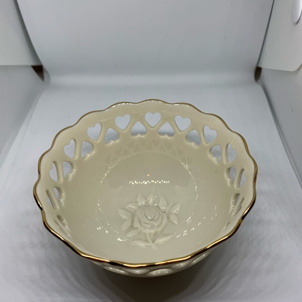 Lenox Hearts Collection Footed Small 24K Gold Trim Bowl - Picture 5 of 13